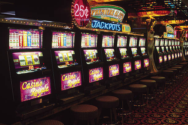 Live dealer hosting Lucky Number games at inifun88 studio